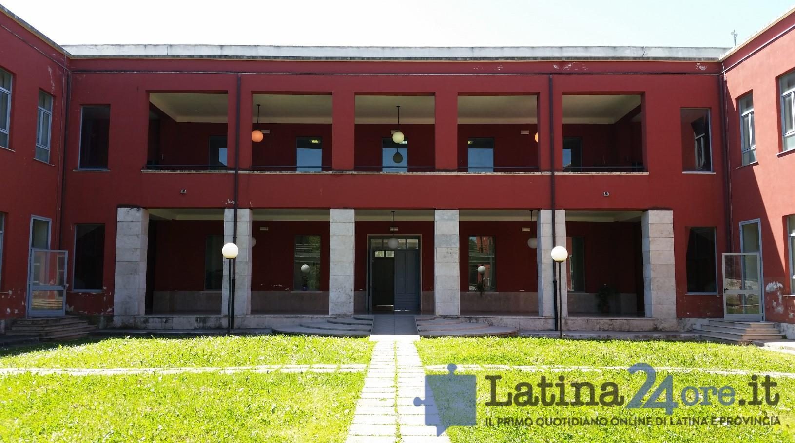Accordo raggiunto: l ex 82 diventerà il nuovo Campus universitario di Latina E stato formalizzato l accordo tra il direttore generale dell Agenzia del Demanio, Roberto Reggi e il Rettore dell