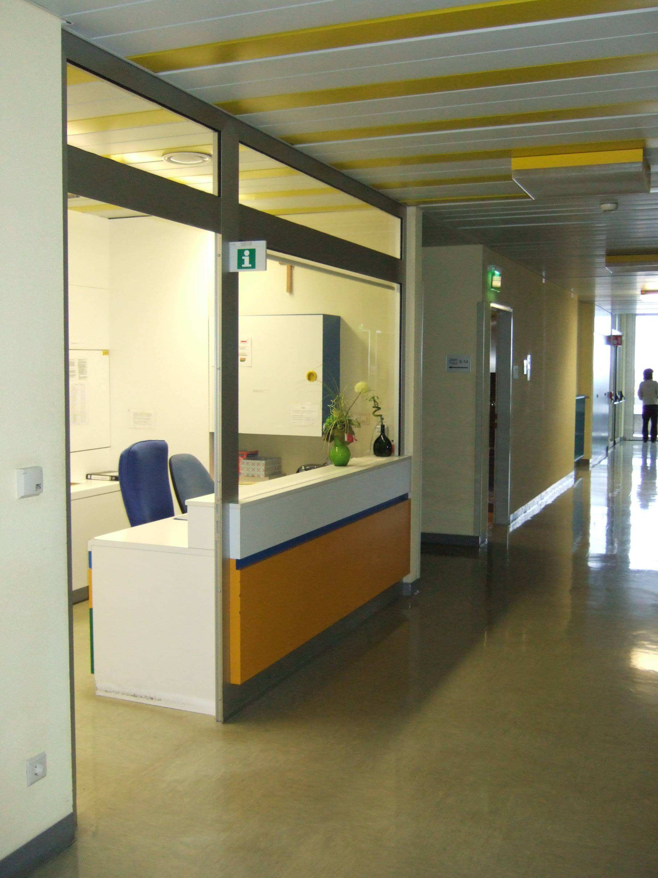 (per mancanza di struttura adatta) DESCRIZIONE DEL CENTRO Il CSB ha sede al terzo piano dell Ospedale di Brunico,