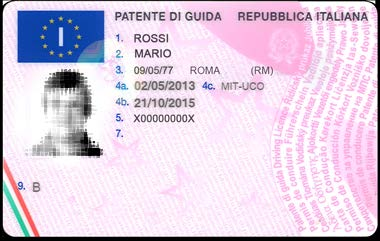 proprio documento di identità B) L