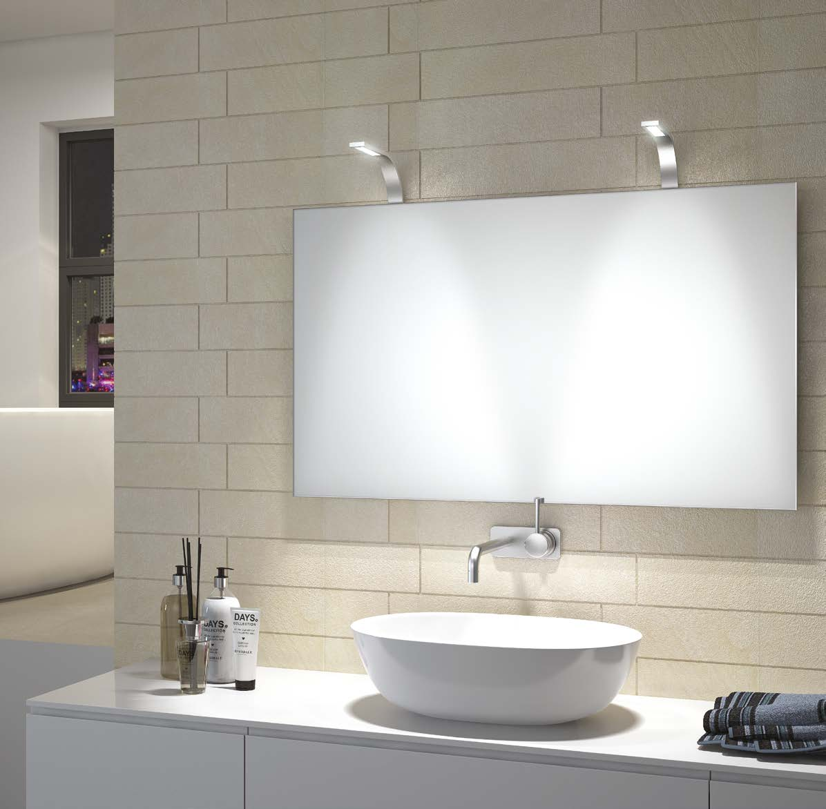 26 OPPS OPPS design DOMUS Line Applique per specchiera da bagno per illuminazione di accento Materiali: lega metallica Finiture: cromo lucido Sorgente luminosa: modulo LED SMD Tipo di applicazione: