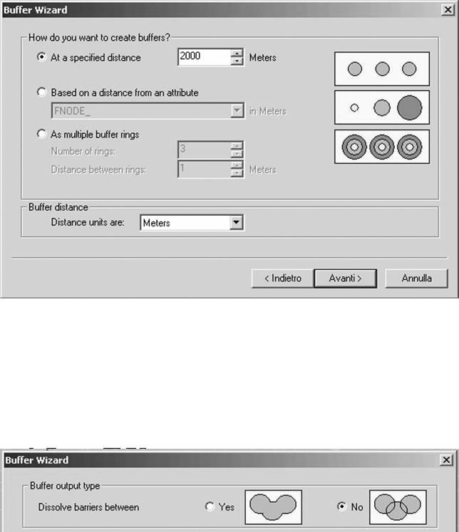 l operazione di buffer Nel caso un oggetto del layer sia selezionato, occorre indicare se si vuole operare il buffer su tutti gli oggetti del layer, o solo su quelli selezionati Buffering in ArcMap: