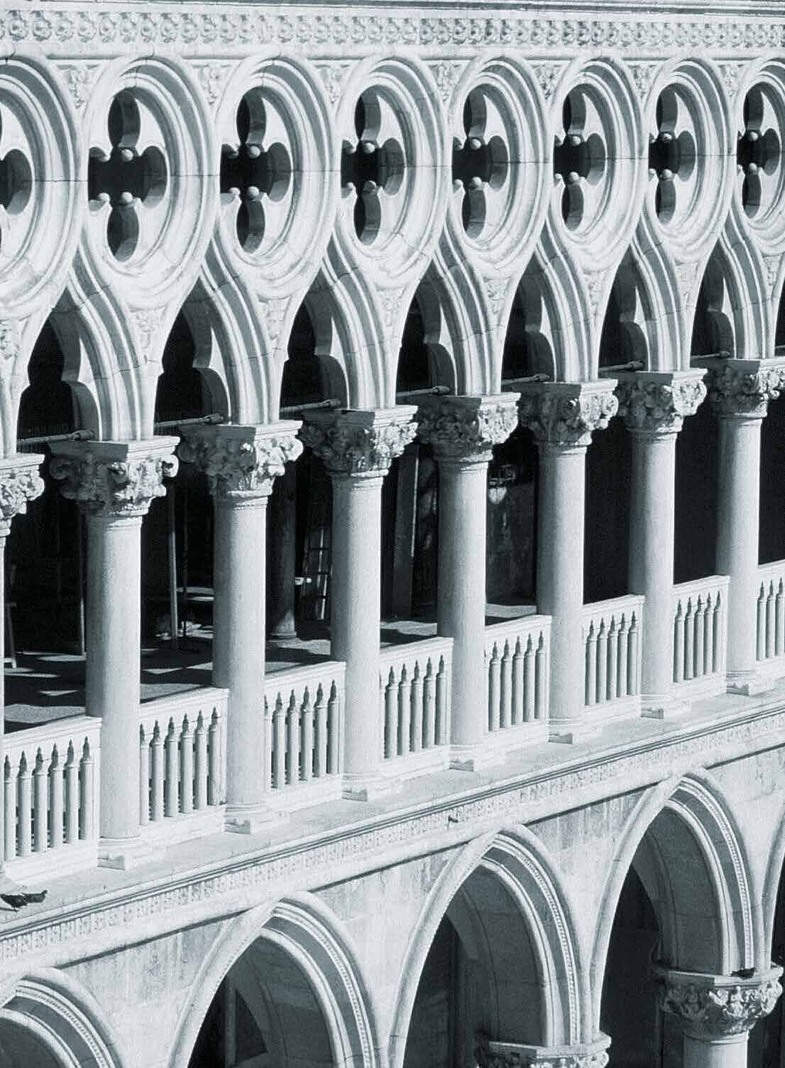 PALAZZO DUCALE Studio Laccato La collezione Palazzo Ducale prende nome dall edificio più importante a Venezia il quale rappresenta il simbolo più rappresentativo della sua civiltà e delle sue vicende