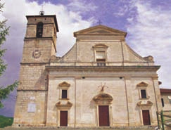 lapideo in conci e posta in aderenza al fianco sinistro della chiesa.