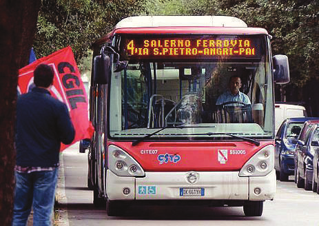 Regione con l azienda e le Province Il servizio sarà garantito fino a giugno, poi le nuove gare Già montava la protesta di enti e utenti SALERNO.