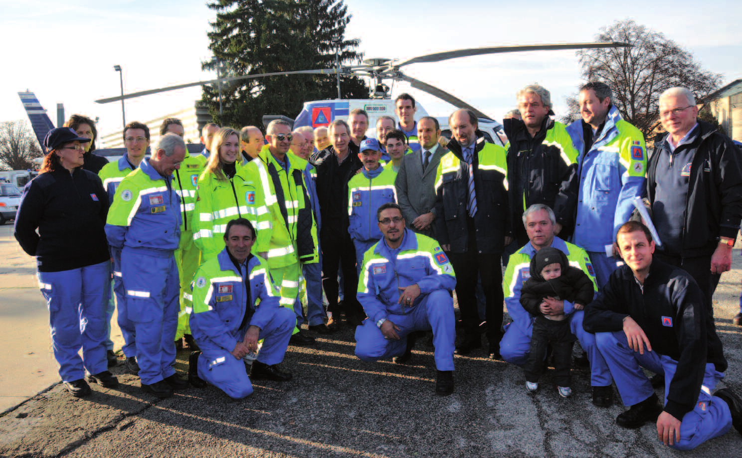 REGIONE FRIULI VENEZIA GIULIA Le autorità nazionali e regionali per una foto ricordo con i volontari friulani stato trascurato il campanello d allarme suonato due anni fa, o tragedie come quella di