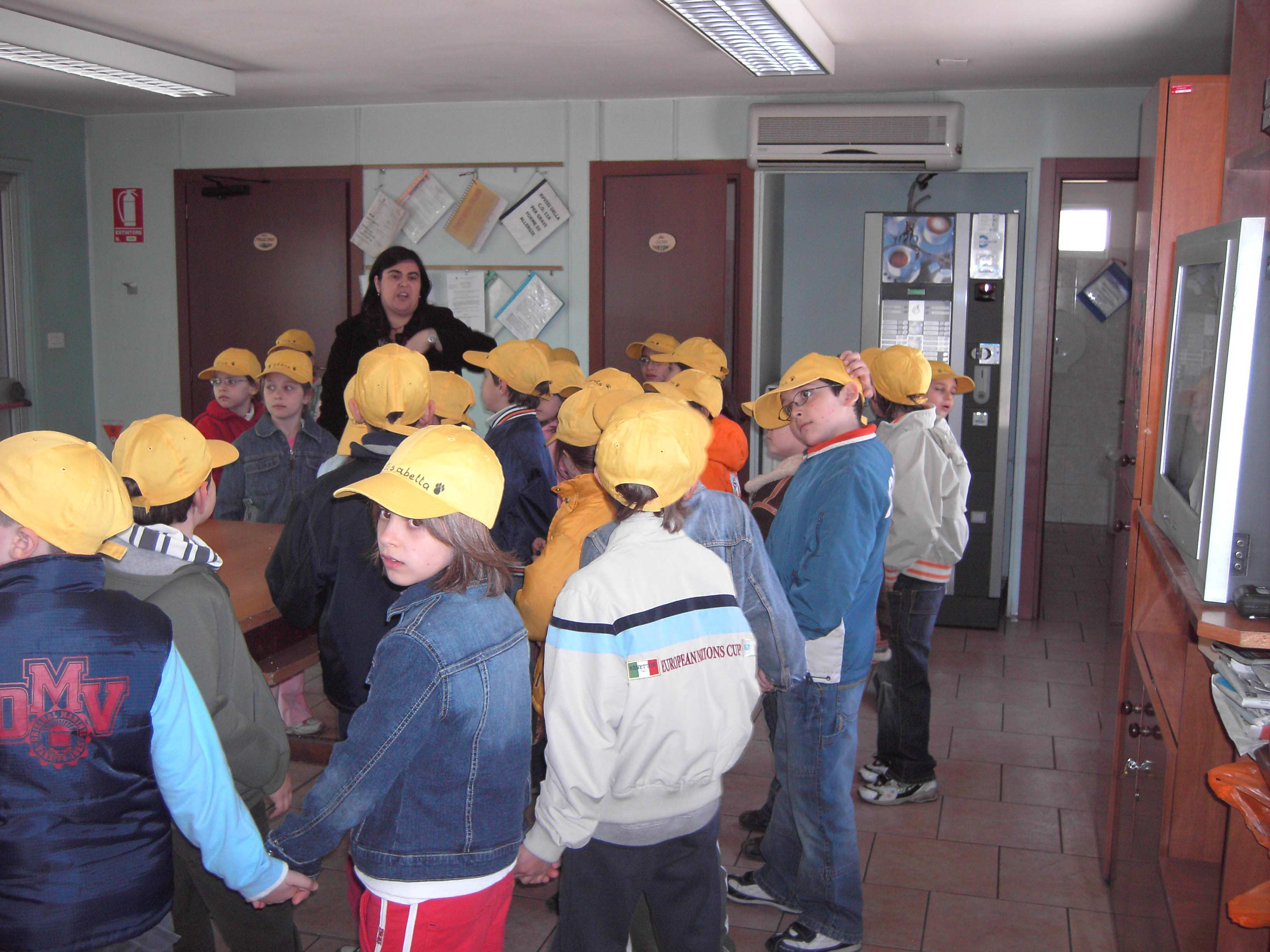 Le tracce della vecchia scuola sono: I BAGNI, IL RIPOSTIGLIO PER LE GIACCHE,