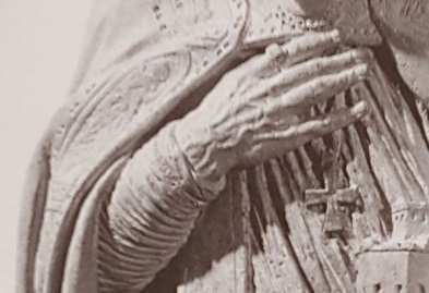 U detaljnom prikazu hrapave staračke ruke na kojoj su precizno prikazane žile primjećuje se utjecaj Vittorijinih ali i Michelangelovih kipova koje je Lazanić mogao vidjeti za vrijeme boravka u Rimu.