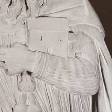 Zanimljiv je model crkve koji sv. Jeronim pridržava u rukama (sl.40) jer se ne susreće kod niti jednog kipa sv. Jeronima kao atribut, osim u slučaju dubrovačkih kipova.