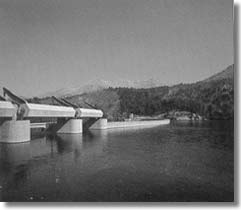 INVASI SISTEMA DE FERRARI GALLIERA BADANA Sbarramento del torrente BADANA Quota lago 717 m s.m. Diga in muratura di pietrame a GRAVITÀ Altezza diga 51 m.