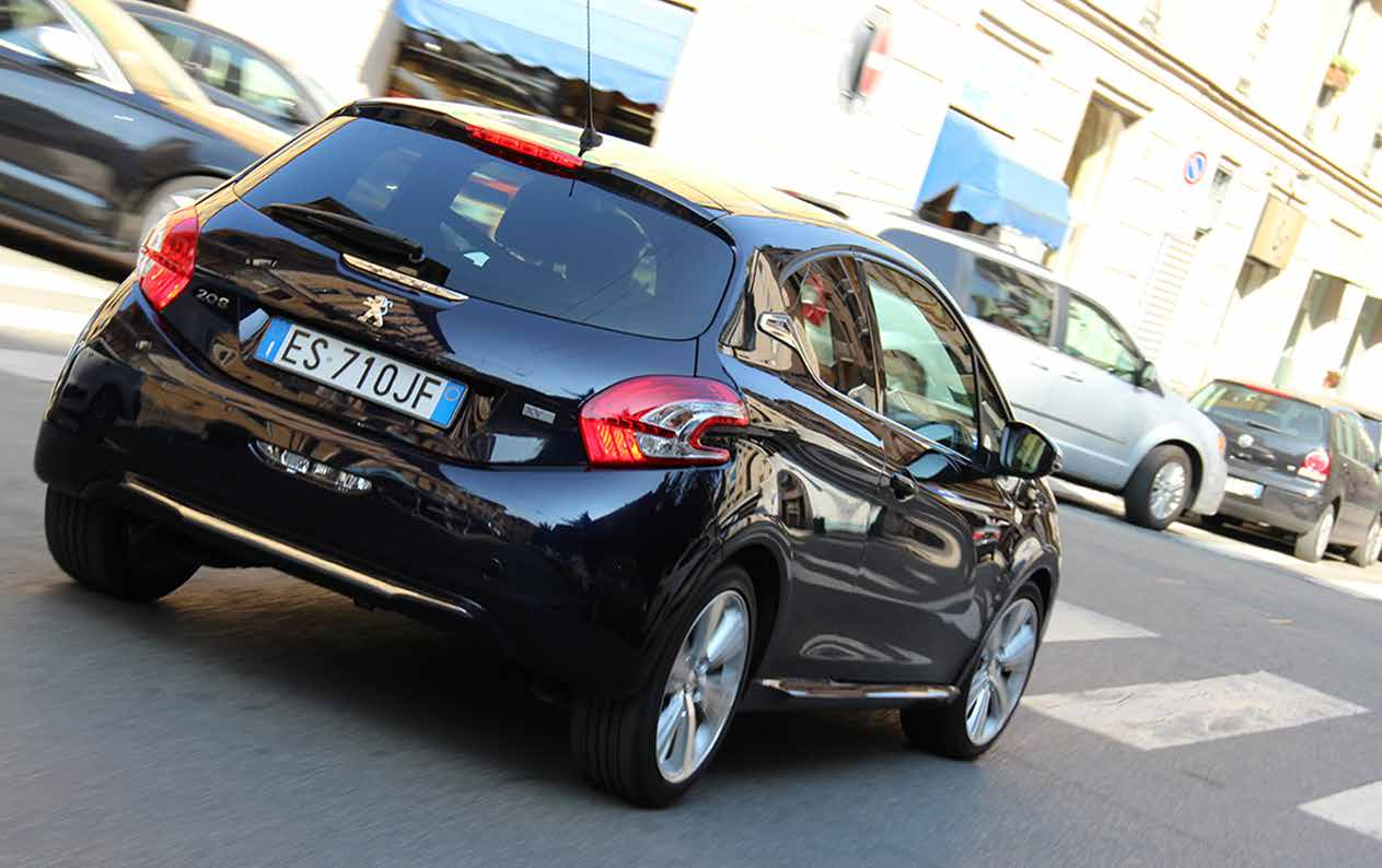 Prova Media in tinta carrozzeria di ispirazione GTI.