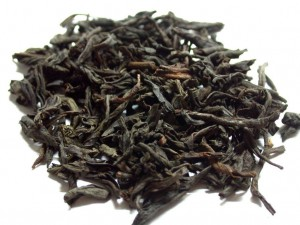 Le proprietà dei vari tipi di tè Il tè è una bevanda che deriva dalle foglie di una pianta legnosa, la Camellia sinensis, coltivata principalmente in Cina, Giappone, Sri Lanka, India, Bangladesh.