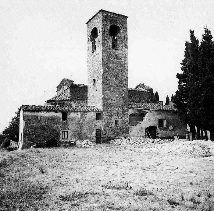 Documentazione Fotografica Storica Descrizione: La facciata della chiesa prima del restauro.