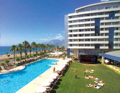 16 27 godina sa Vama Hotel Porto Bello Položaj Hotel se nalazi na poznatoj plaži Konyaaltı, 8 km udaljen od centra Antalije i 20 km od aerodroma Antalya.