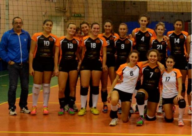 PALLAVOLO SENAGO Bottan Mara 1990 Centrale Colombo Alice 1996 Alzatrice Colombo Stefania 1990 Centrale Fattori Giulia 1994 Banda Guizzardi Alessia 1996 Banda Lamperti Sara 1991 Banda Manigrasso