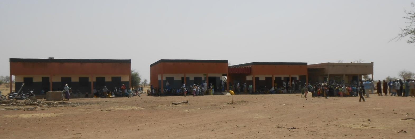 Ed ecco come si presentava il Centro scolastico di Pikieko durante la visita di sabato scorso, con la quarta salle de classe in fase avanzata di