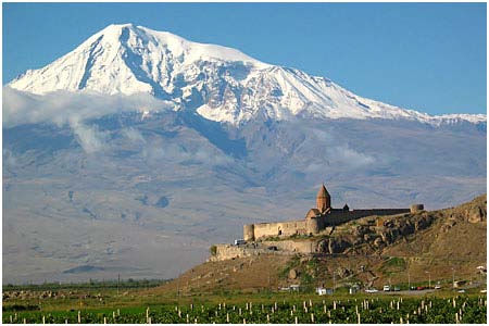 Circolare n. 3 Bergamo, 25.11.2009 ARMENIA INFORMAZIONI UTILI Armenia.terra antica, di patriarchi e del primo Cristianesimo. Nel 301 qui nacque il primo Stato cristiano del Mondo.