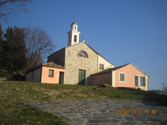 Paradiso, si passa sotto la nota Trattoria Al Serraglio, incontrando poco dopo una deviazione a sinistra in discesa (Via Baggiara), che conduce alla Torre Saracena di Polanesi.