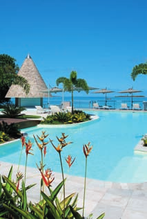 NUOVA CALEDONIA HOTEL Sheraton New Caledonia Deva Resort & Spa Situato nella zona centro occidentale della Grande Terre, circondato dalla foresta endemica, lambito dalle acque smeraldine dell oceano