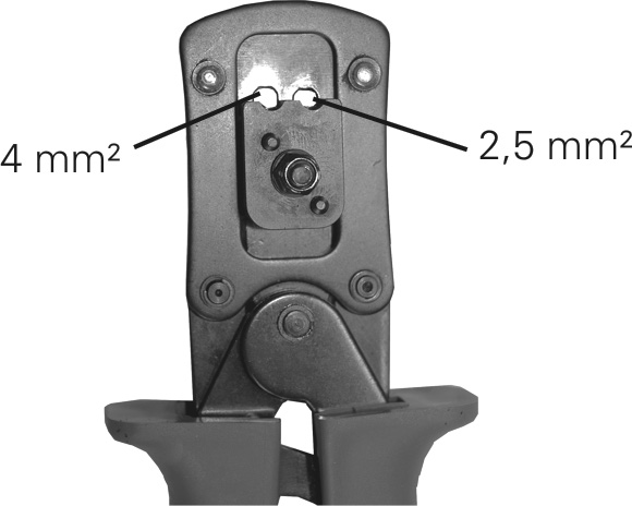 Mantenere il cavo in posizione all interno della bussola. (ill. 9) Place the metal part of the female or male coupler in the guide for the appropriate cross section.