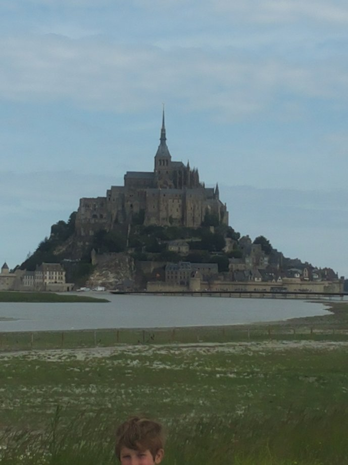 7 Luglio Amboise Mont St Michel 300 km Nonostante fossero solo 300 km, abbiamo impiegato molto per arrivare: non abbiamo mai percorso autostrade in Francia perché le loro superstrade sono fantastiche