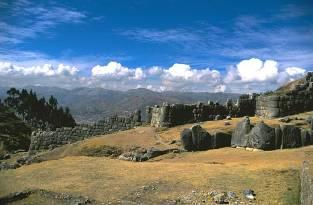 Questo sito copre un area di 6 km2 e si pensa potesse essere un centro polifunzionale al pari di Machu Picchu. Pranzo libero Pomeriggio libero.