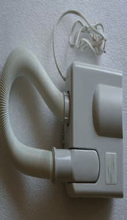 Automatic wall hair dryer, professional motor, with security thermostat, 1000 W. Asciugacapelli elettrico a pulsante con timer regolabile, potenza 1200W. Dimensioni cm. 30,5x26,2x16,5.