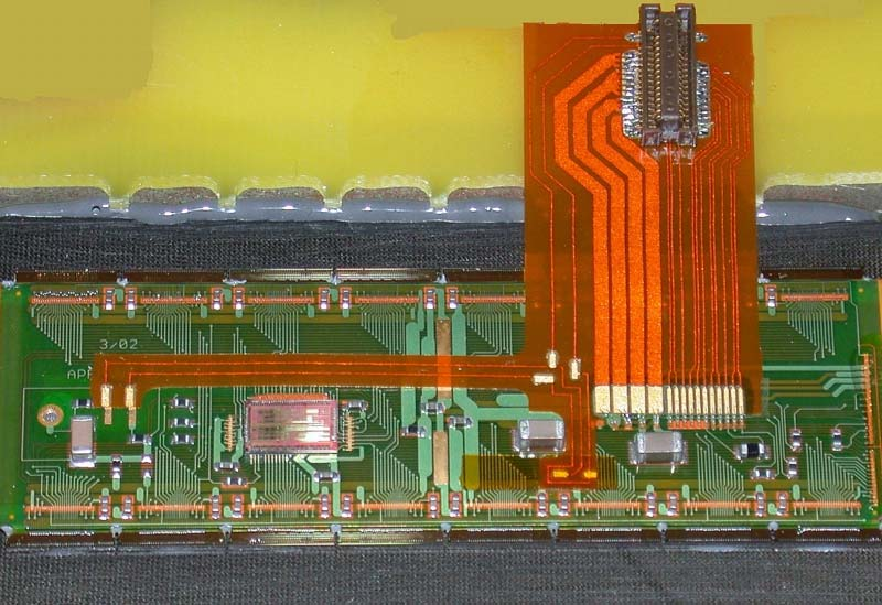 I Moduli Minima unita del rivelatore (1456 nel barrel, 288 nei dischi) Area sensibile (tegola di sensori pixel al silicio) letta da 16 chips connessi via bump bonding ai sensori.