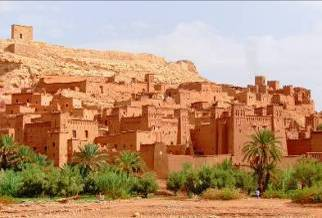 La medina e la brulicante piazza Djeema el Fna di Marrakech La kasbah di