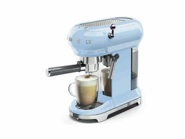 Performance & stile IL MIX PERFETTO 8 Stile elegante, dimensioni compatte e flessibilità di soluzioni. La macchina del caffè Smeg funziona sia con miscela di caffè macinato che con cialde di carta.