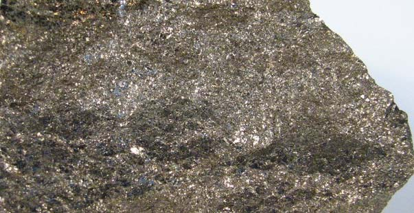 PIRROTINA Chimica: Fe 1-x S (x=0... x=0.2), solfuro di ferro Classe: Solfuri Usi: minerale economico di ferro.