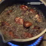 finestra a guardare la fine pioggerellina che ci accompagna ormai da 3 giorni oggi vi racconto un ottima zuppa di castagne, porcini e gamberi.