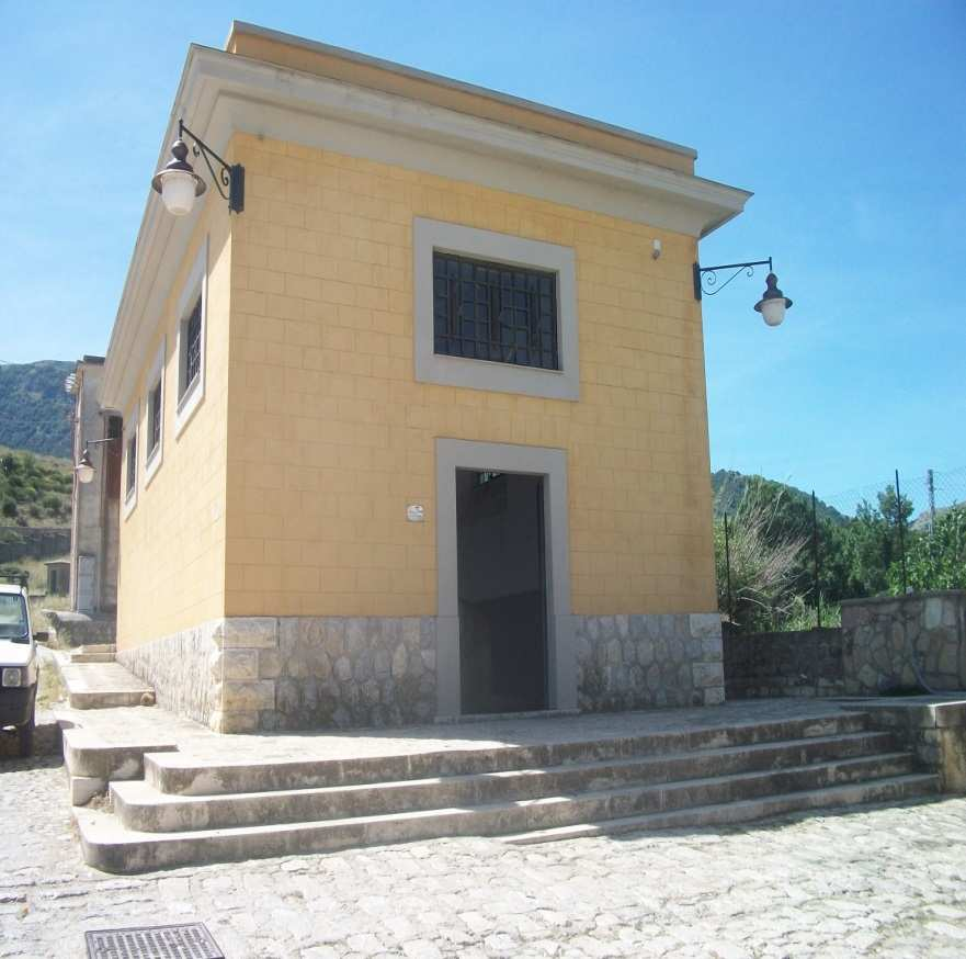 Il lavatoio comunale di Palazzo Adriano fu costruito nell era fascista per volere del Duce Benito Mussolini.