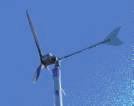 L elica si orienta al vento automaticamente tramite la pinna direzionale.