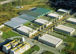 it) The first technology park of northern Italia, financed by the European Union and Regione, Tecnoparco was founded with the goal of aiding enterprise under the banner of technology, quality and