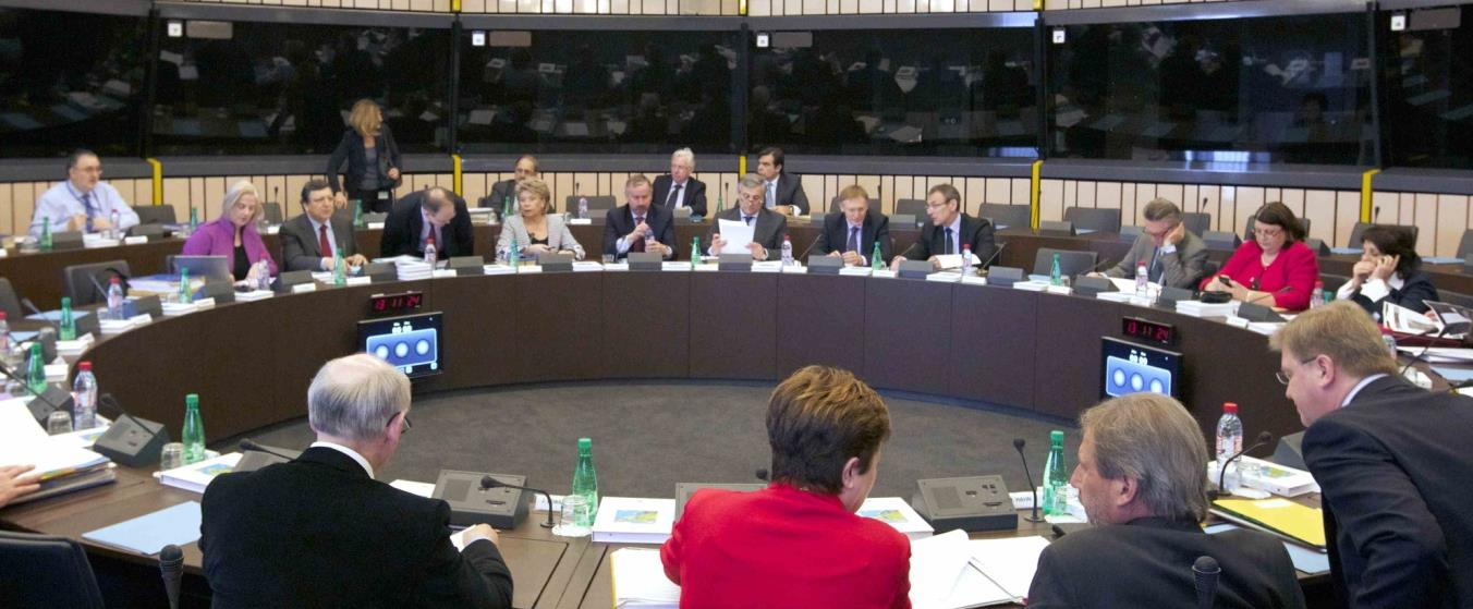 La Commissione europea l interesse comune 28 membri indipendenti, uno per ogni paese 4Propone la