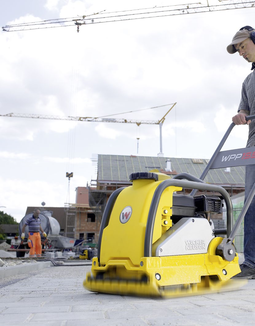 vibranti monodirezionali di Wacker Neuson; ne è una dimostrazione la maniglia di guida.