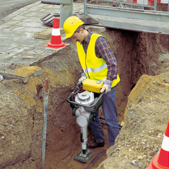 - Costipatore speciale per il compattamento a regola d arte dei tasselli delle tubazioni - Peso ridotto e, di conseguenza, grande maneggevolezza - Motore WM 80 di Wacker Neuson ad alte prestazioni e