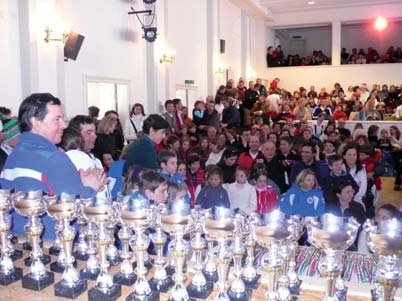 In inverno CHESA SPECIALE LA MARGNA è adibita a sede della SCUOLA SCI, alloggio per famiglie, gruppi e per gli allievi che desiderano usufruirne.