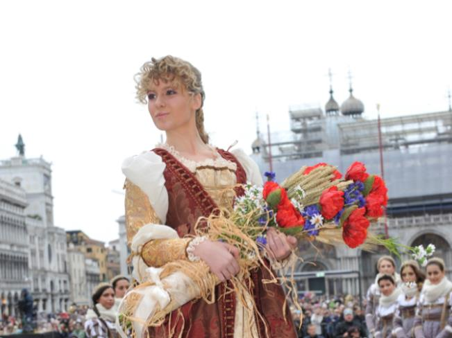 Carnevale di Venezia Periodo: 11-28 Febbraio Direzione Artistica: Marco Maccapani Numero di visitatori: 1.450.000 * Sito web ufficiale: 2.662.318 visualizzazioni / anno Giornate principali: 11-12.