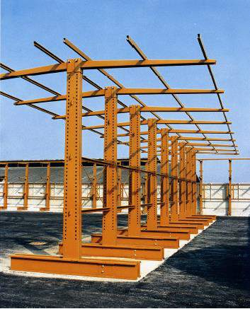 Cantilever con tetto. In caso di tetto, la struttura viene calcolata per sopportarne il livello.