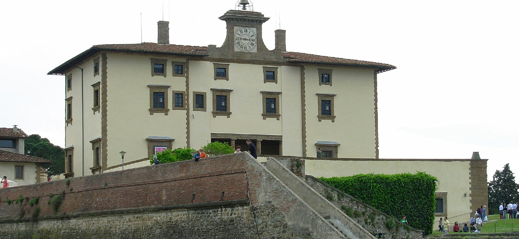 Forte Belvedere Il Forte Belvedere, celebre punto panoramico e pregevole opera architettonica della città.