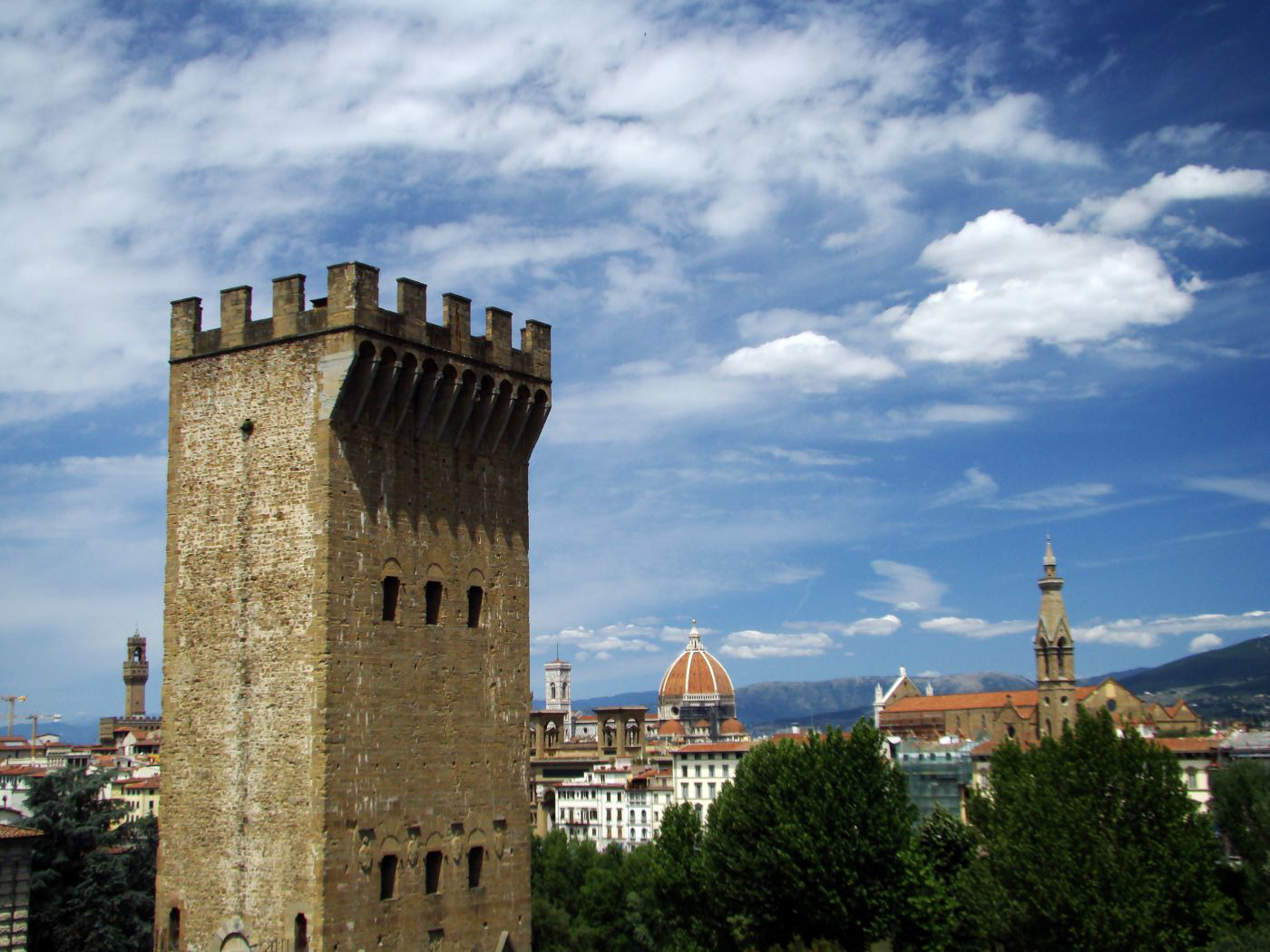 San Niccolò e la movida fiorentina Dopo aver trascorso qualche ora nei punti più panoramici di Firenze, dall Abbazia di San Miniato al Monte al Piazzale Michelangelo al Forte Belvedere, ci dirigiamo