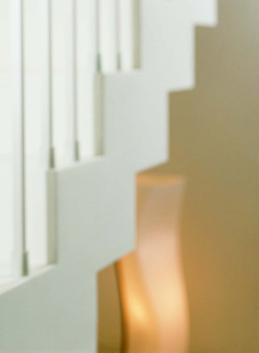 GENIUS Ringhiere per scale in muratura Le ringhiere della collezione Genius sono caratterizzate dal corrimano circolare in legno completato da un giunto di raccordo