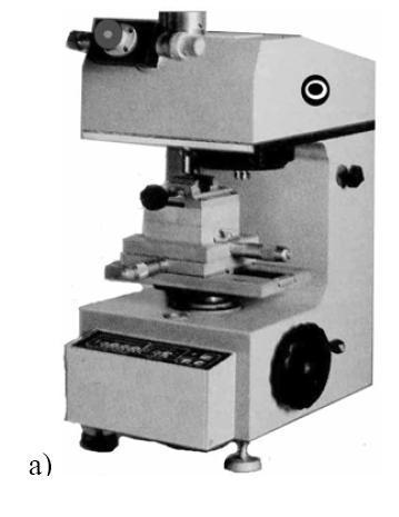 Misure di microdurezza Un microindentatore è composto principalmente da due parti: un apparato che permette di premere una punta sulla superficie di un provino e da un microscopio ottico che consente