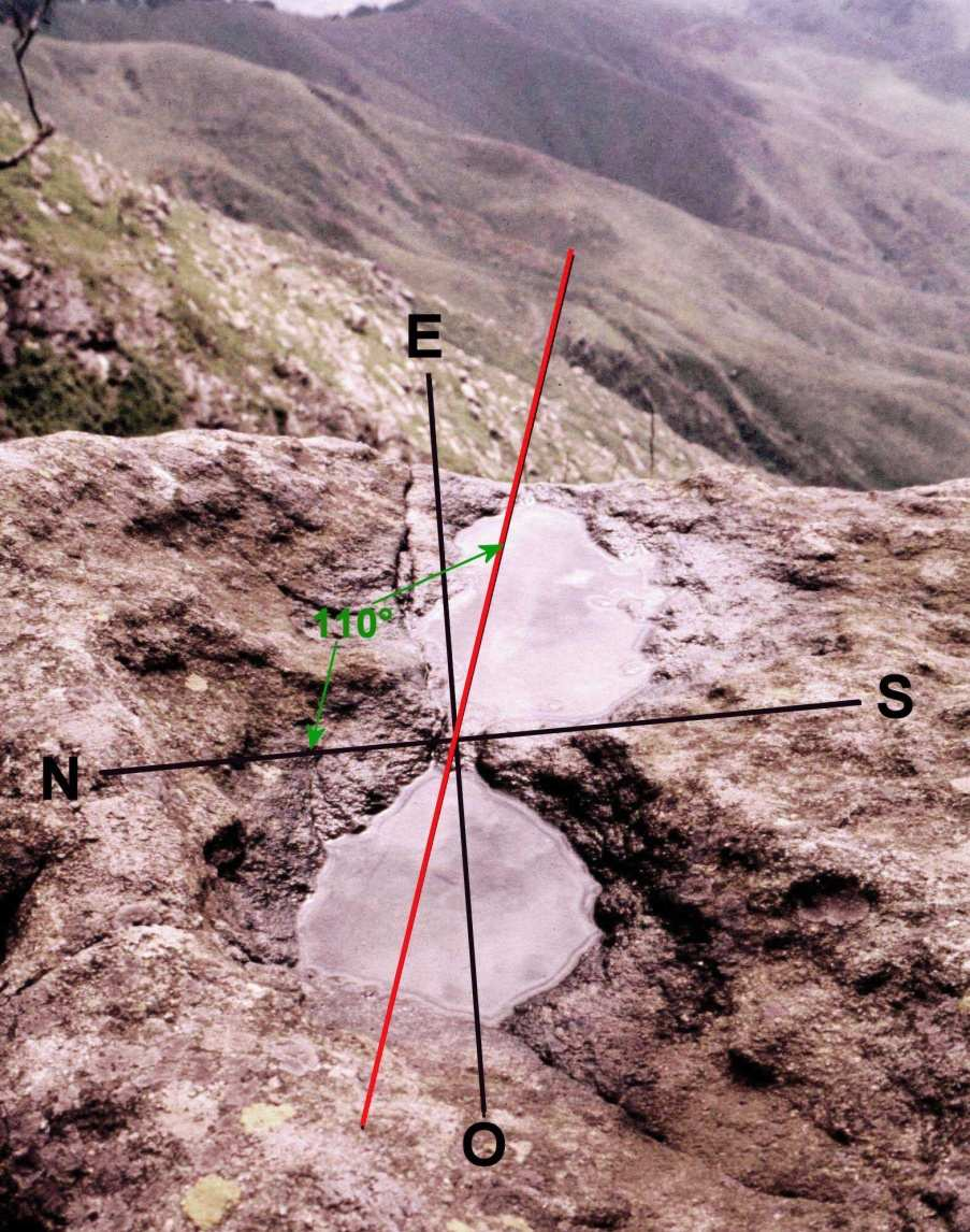 delle coppelle. Tale operazione è stata condotta tramite bussola e senza nessun altro particolare accorgimento (ciò per sottolineare la possibile scarsa precisione derivante).