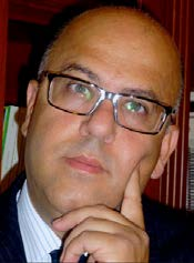 Rocco Mammoliti, nato nel 1968, ha studiato Ingegneria Elettronica presso l Università di Pisa e ha conseguito un Master in sicurezza presso il Ministero della Difesa - Centro Alti Studi.