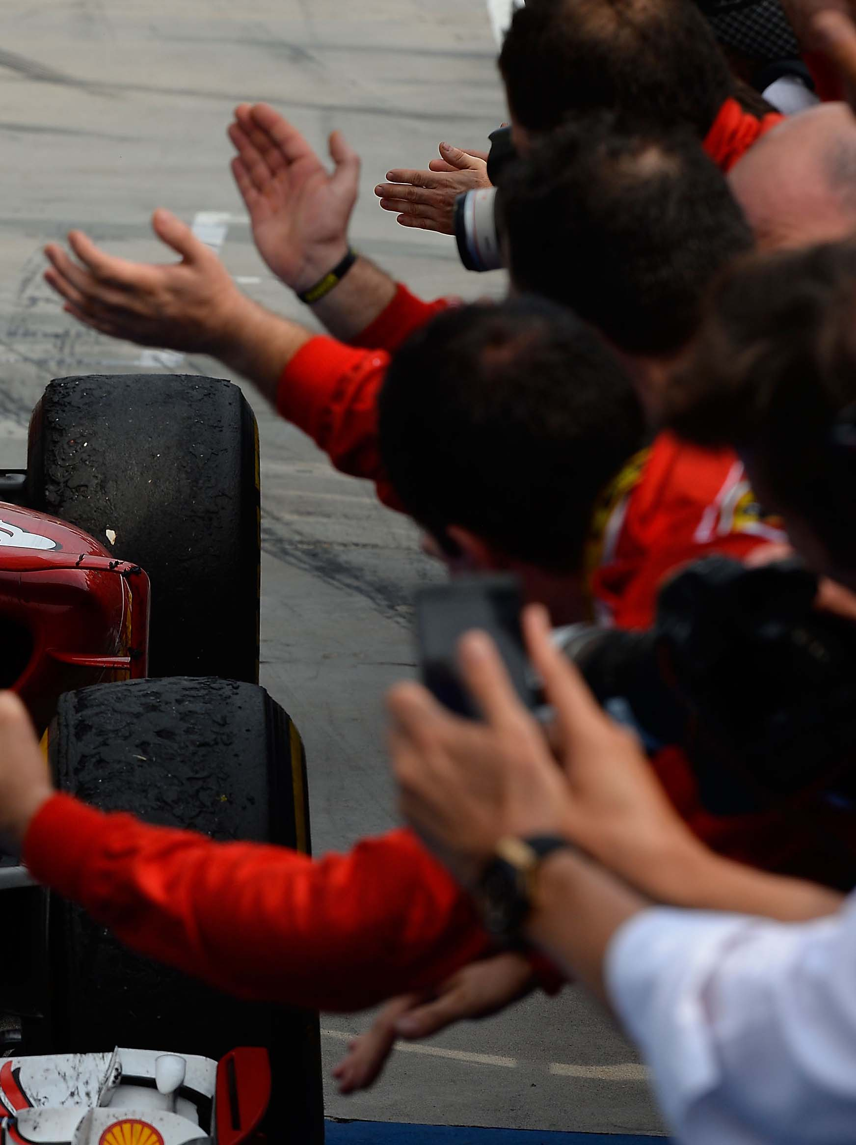 La grande gara di Alonso riporta a sorpresa la Ferrari sul podio, e anche Raikkonen manda segnali positivi.