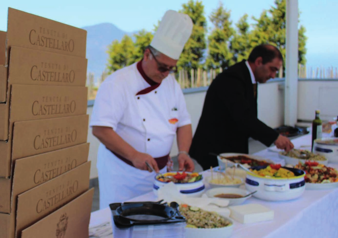 PROPOSTA #4 Visita guidata alla cantina Passeggiata fra le vigne coltivate ad alberello etneo Degustazione di 3 vini + Malvasia delle Lipari (vino DOC delle Eolie) Apericena tartine di patè di