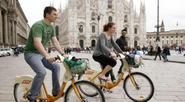 » LA NUOVA ECONOMIA 25/11/2016 - Bike sharing, Italia al primo posto in Europa Dal primo rapporto nazionale sulla Sharing Mobility emerge che il bike sharing in Italia, con 13.