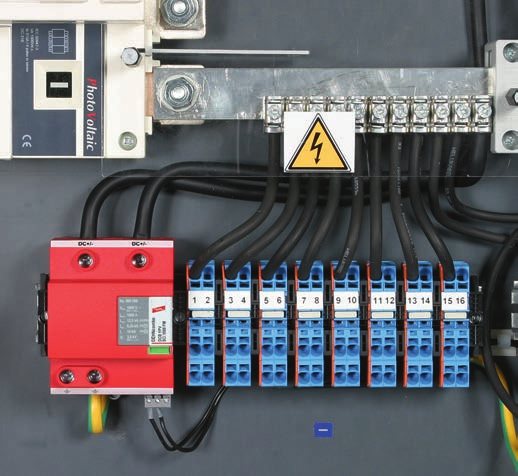 Scaricatori combinati Tipo 1 Limitatore di sovratensione combinato precablato Tipo 1 Tipo 2 per circuiti elettrici di generatori fotovoltaici Il dispositivo combinato di sezionamento e di corto